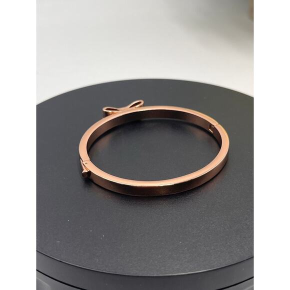 Kate Spade New York Ready Set‎ Bow Bangle Hinged Bracelet (Clear/ Rose Gold) - Picture 7 of 11